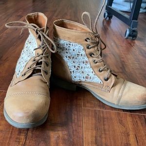 Steve Madden boots with lace